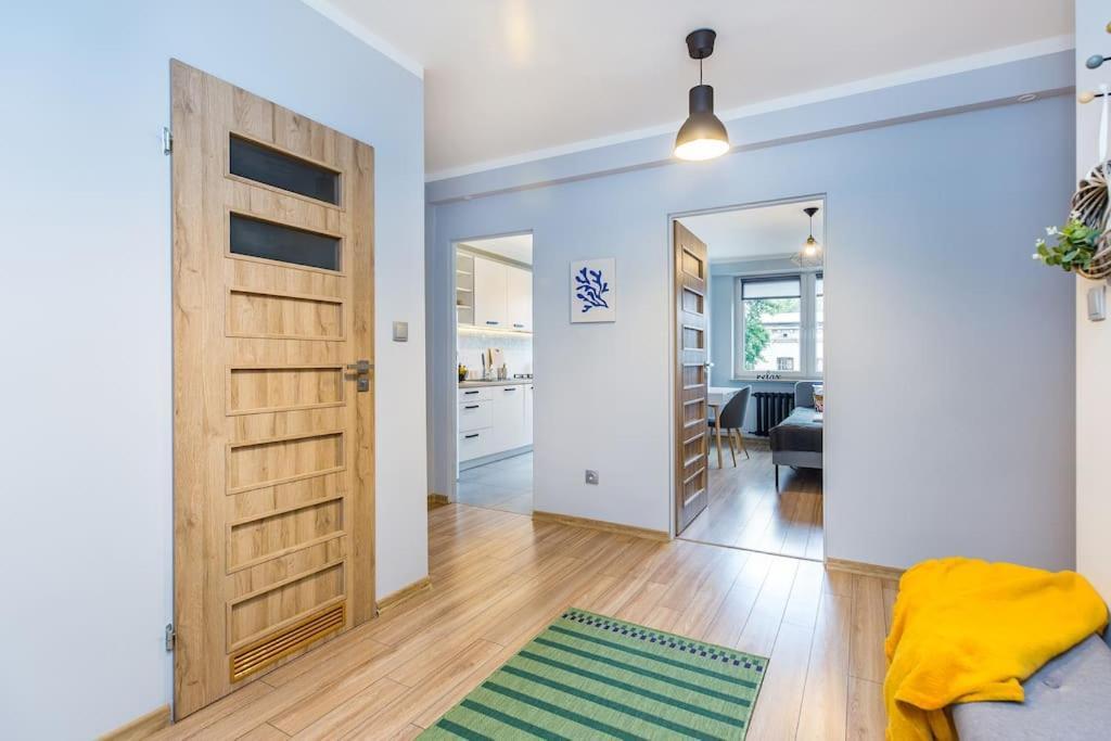 Serene In The Center - By Upstairs Apartament